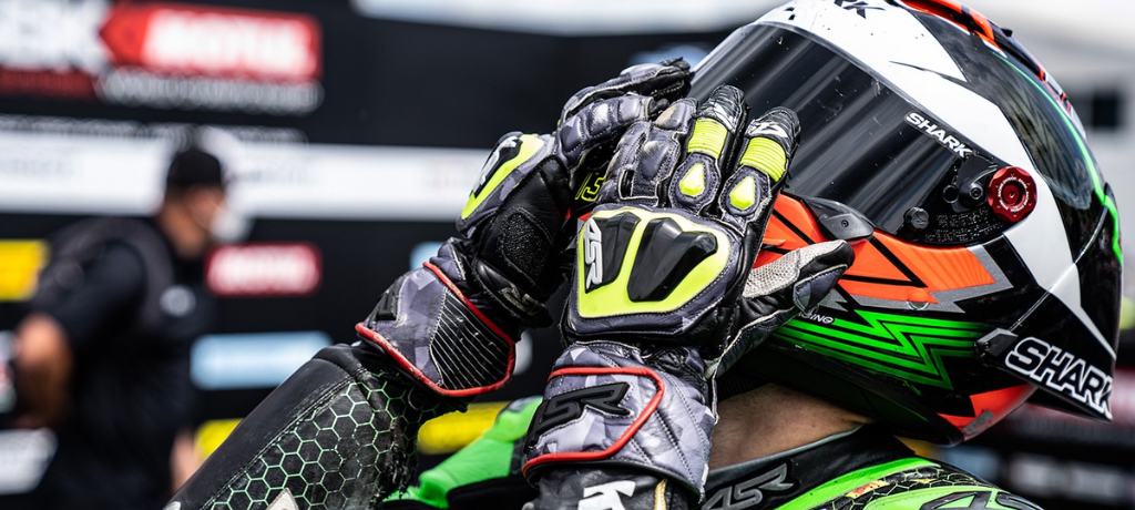 choosing the right riding gloves